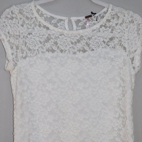 POOF Apparel Lace Womens Top in White Size L - Picture 1 of 3